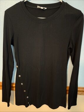 AEMI + CO Black Long-Sleeve Ribbed Button-Accent Top size Small